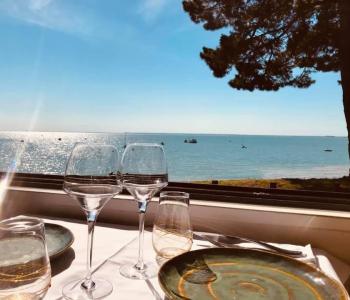 À vendre restaurant rentable, pleine vue mer cadre de vie et horaires attractifs, région Bretagne. image 2