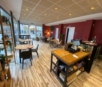 Vente de fond de commerce-restaurant propre, beau matériel, rentable et excellemment bien placé. image 2