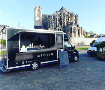 Vends food truck réputé pour travailler vite et bien en festival avec de bons produits image 0