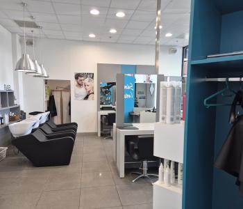 Salon de coiffure à reprendre ; belle affaire avec clientèle fidèle et potentiel. image 1