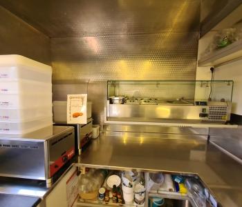 VENDS REMORQUE FOODTRUCK PRÊTE À L'EMPLOI ; TRÈS BIEN ÉQUIPÉE. image 2
