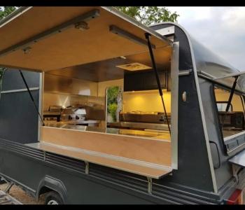 Vend Food Truck (caravane) et 4 emplacements image 0