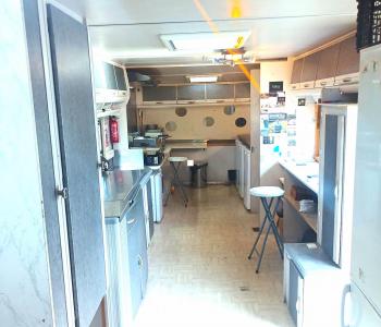 À vendre Caravane Food truck 10m double essieux LMC 2001 image 1