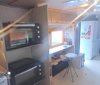 À vendre Caravane Food truck 10m double essieux LMC 2001 image 2