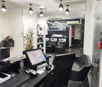 Vends Salon de coiffure en activité rentable avec deux salariés dans centre ville image 1