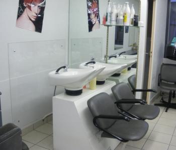 Vends salon de coiffure dans le centre ville de Mordelles image 1