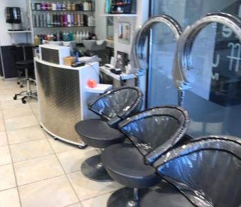 Vend salon de coiffure très bonne affaire rentable et avec potentiel. Région Haute-Savoie. image 1