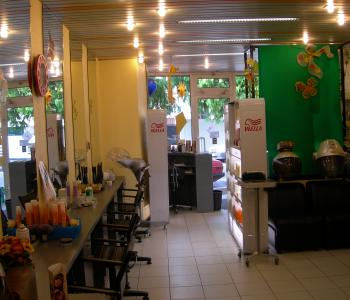 A VENDRE FOND + MURS . Salon de coiffure mixte dans banlieue immédiate de Paris, sur axe passager image 0